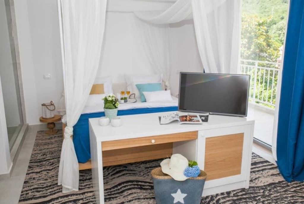 rooms-double-room-sea-side-view