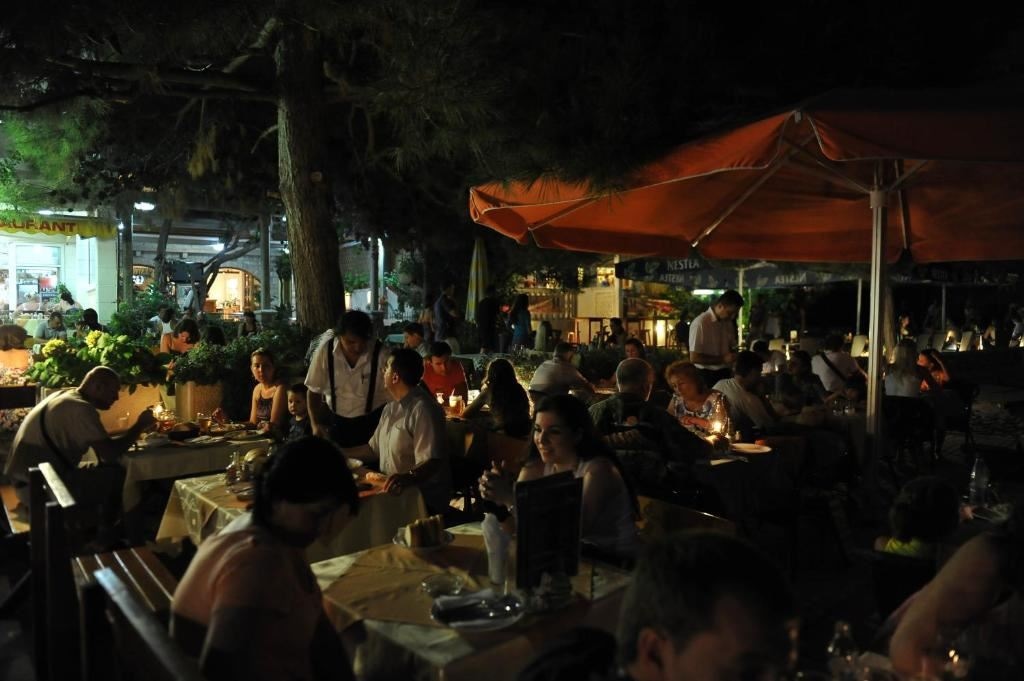 restaurants-restaurants