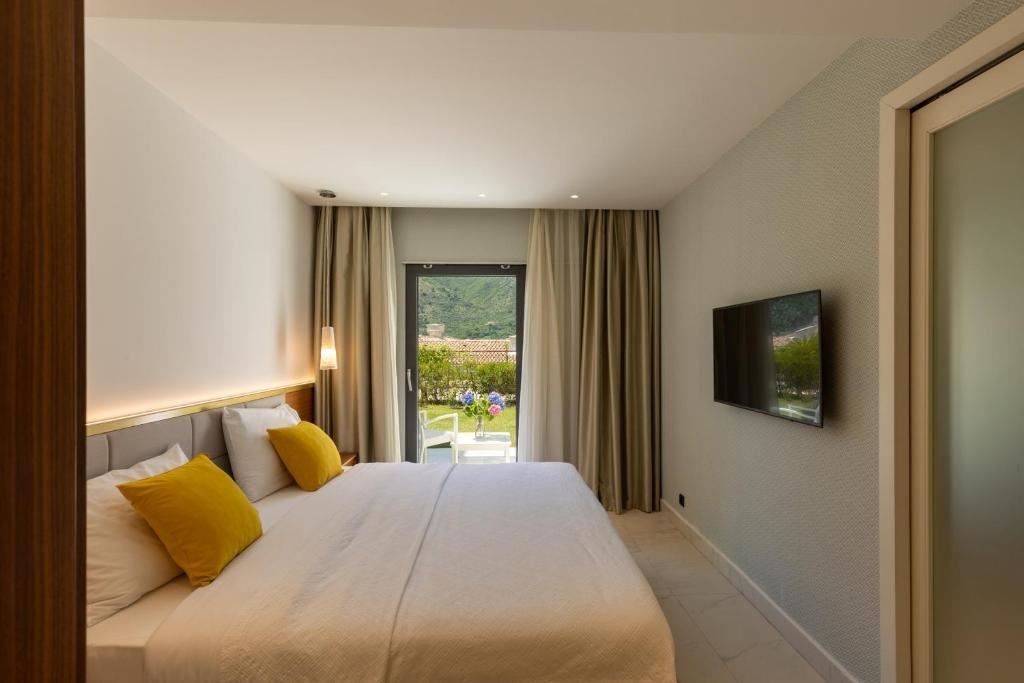 rooms-premium-garden-view-room