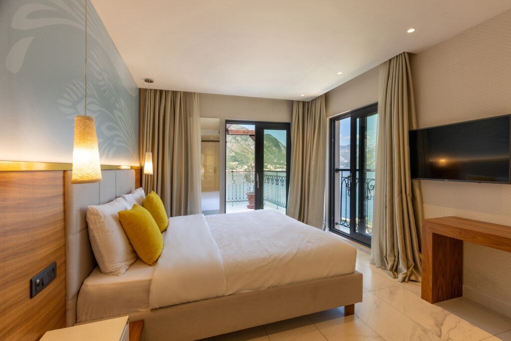 rooms-three-bed-room-sea-view-suite