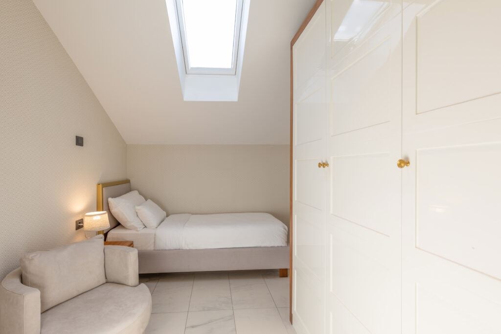 rooms-three-bed-room-sea-view-suite