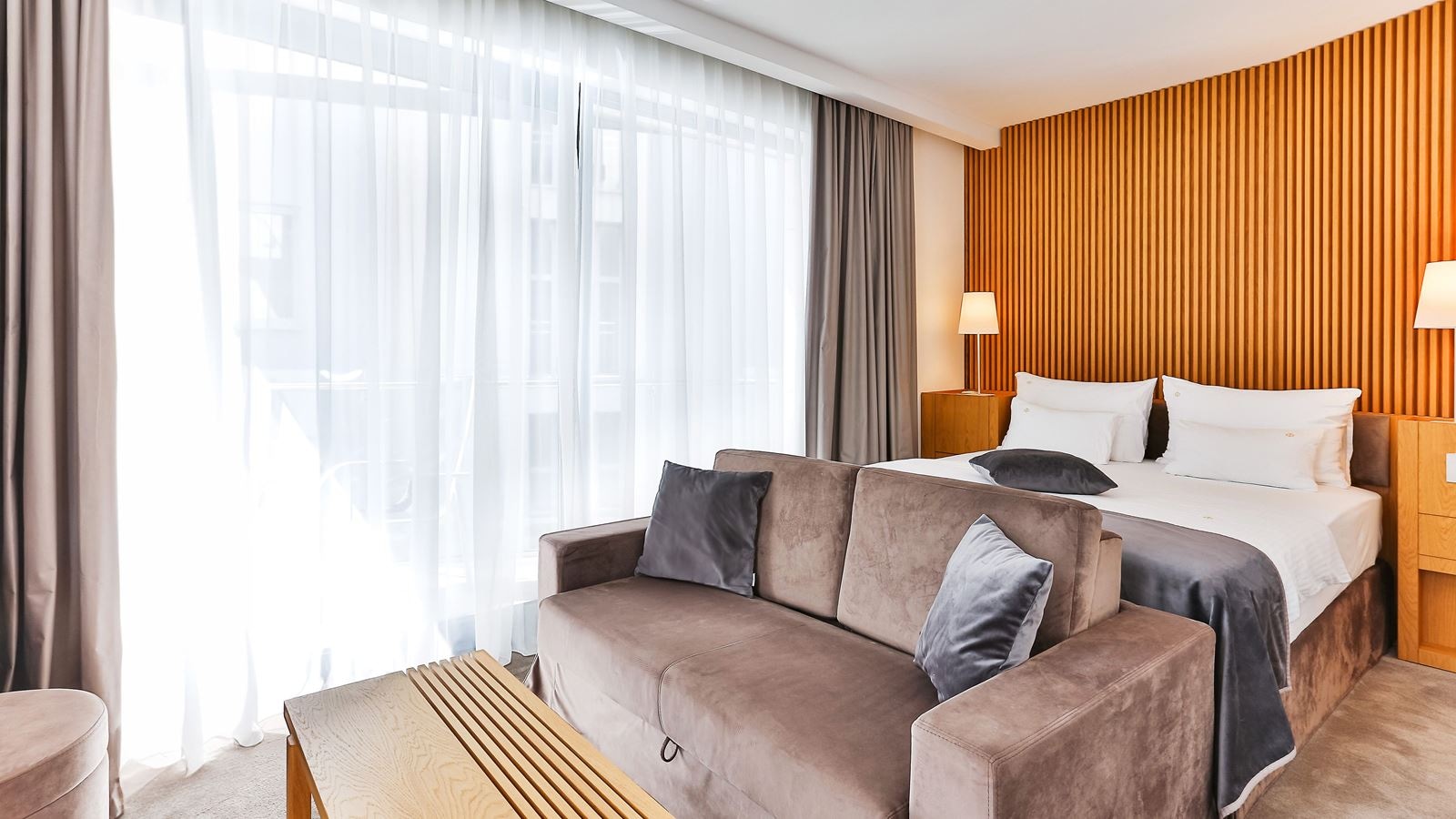 rooms-superior-room