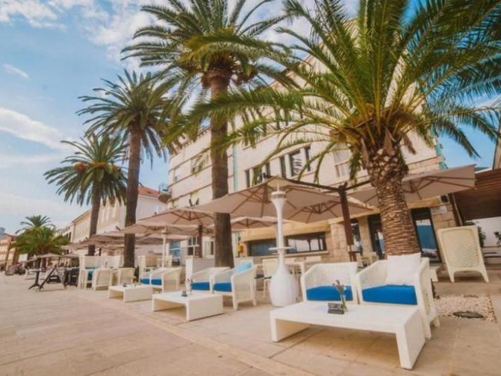 bars-main-building