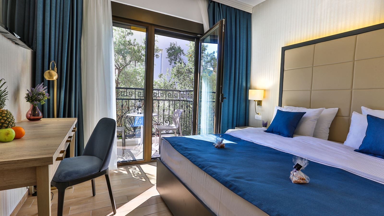 rooms-standard-double-room-mountain-view