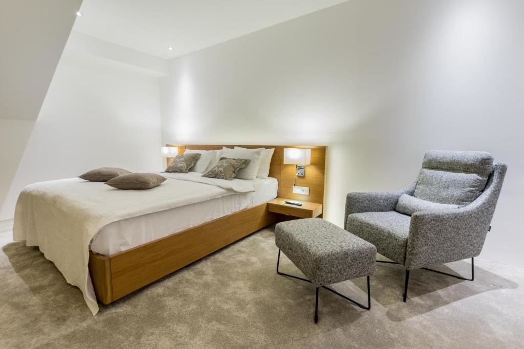 rooms-junior-suite-atrium-view