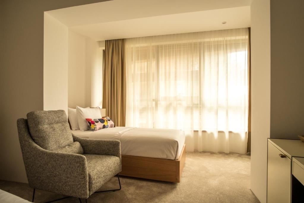 rooms-family-suite-garden-view