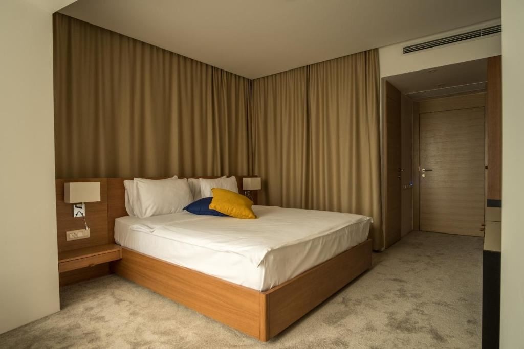 rooms-family-suite-garden-view