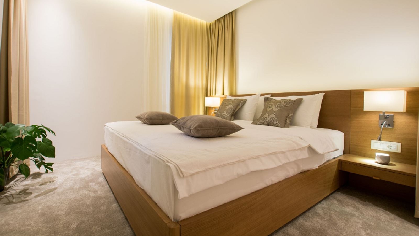 rooms-superior-room-partial-sea-view-balcony