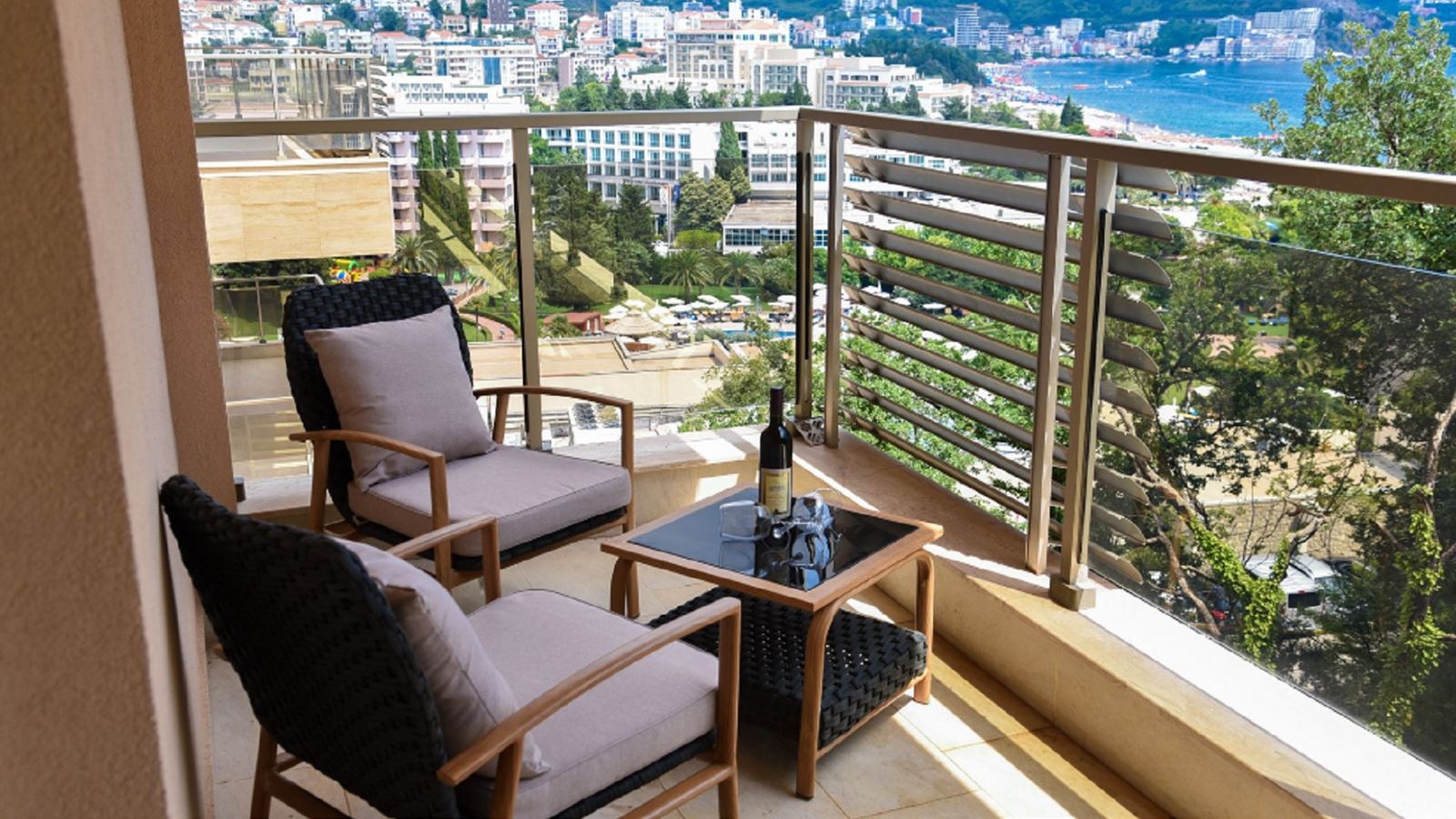 rooms-superior-room-partial-sea-view-balcony