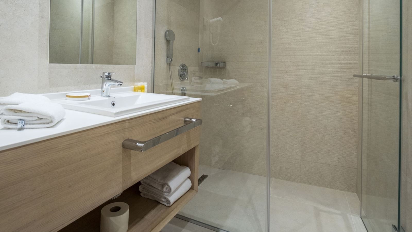 rooms-superior-room-partial-sea-view-balcony