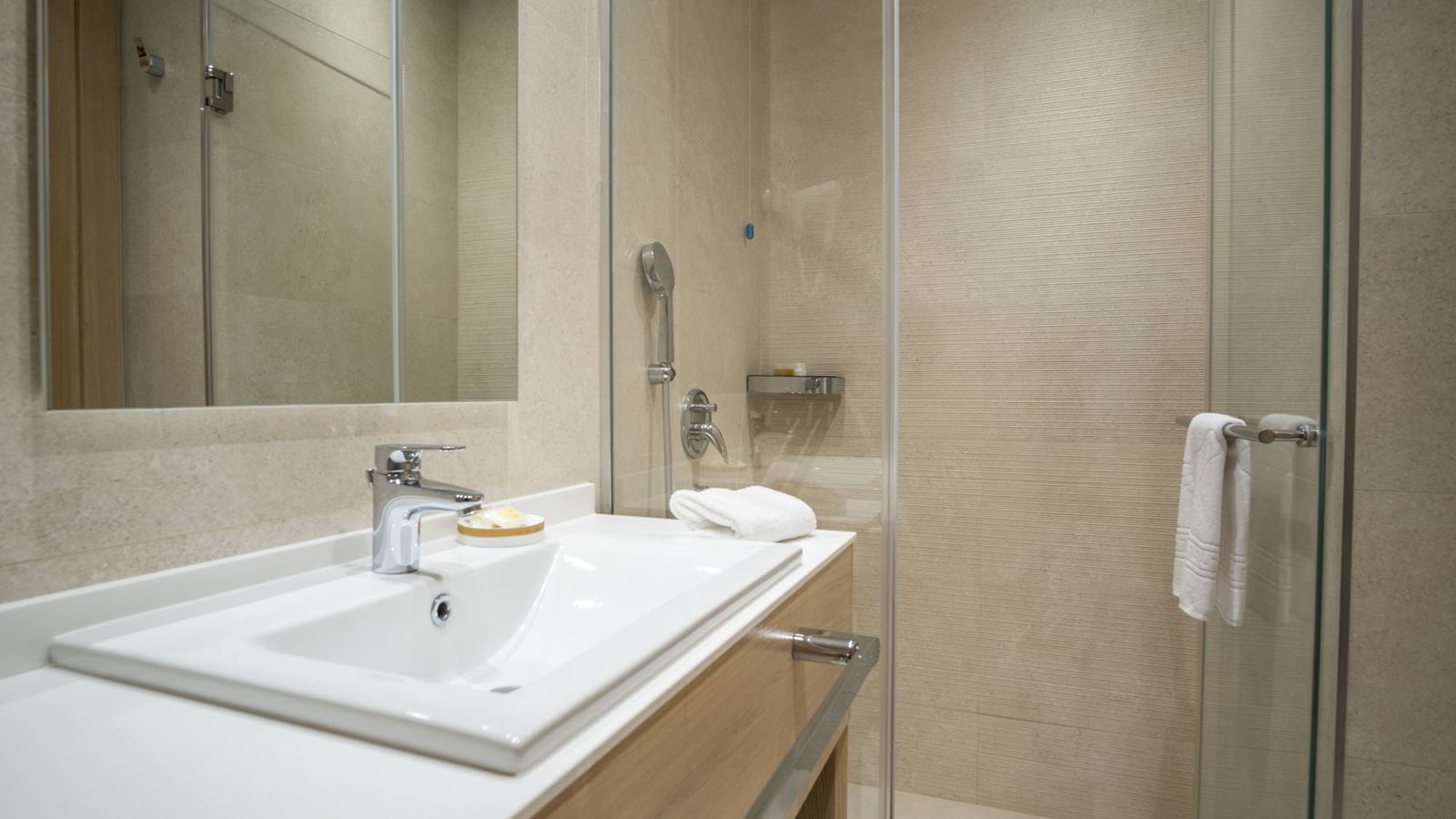 rooms-single-room-atrium-view