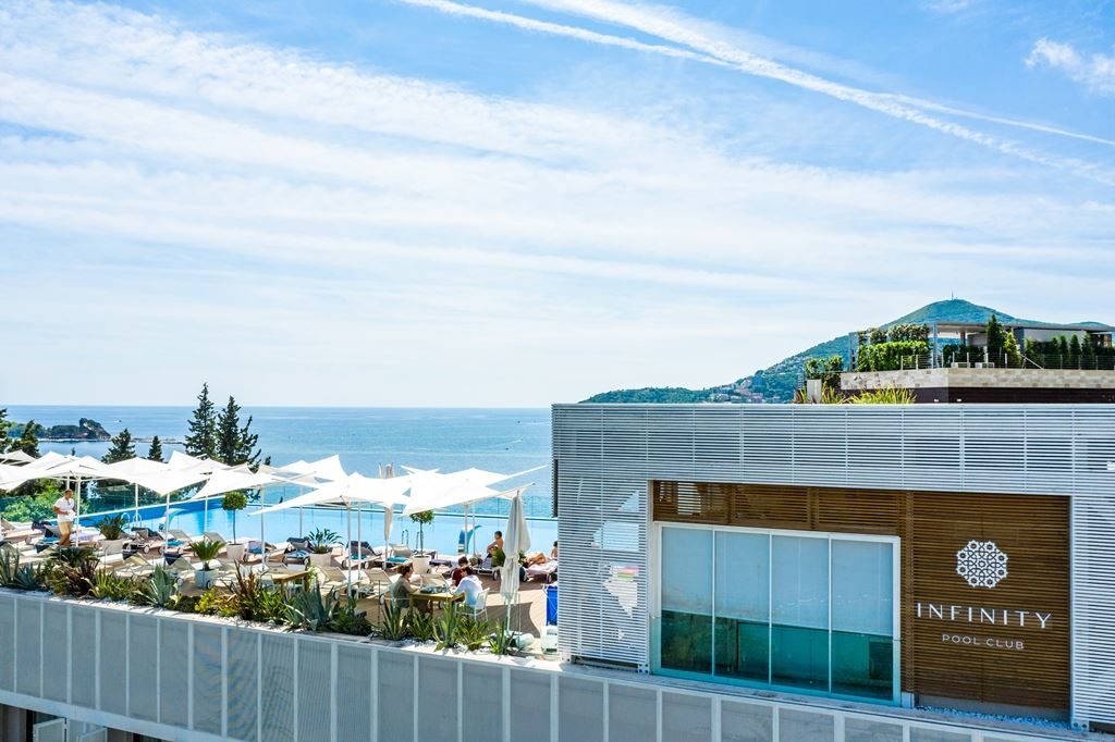 bars-infinity-pool-club