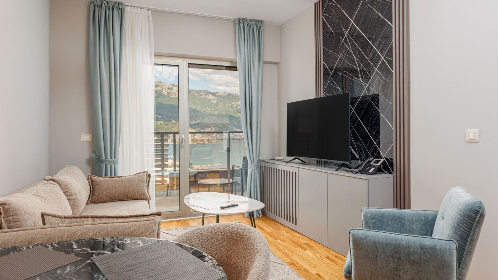 rooms-sea-view-skyline-onebedroom-apartment-with-terrace