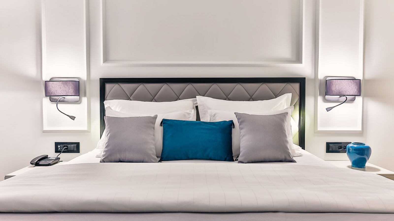 rooms-economy-double-room-french-balcony