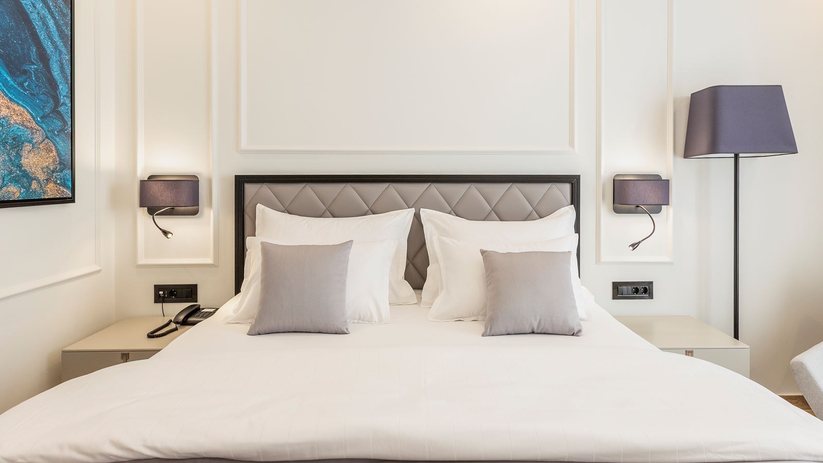 rooms-economy-double-room-french-balcony