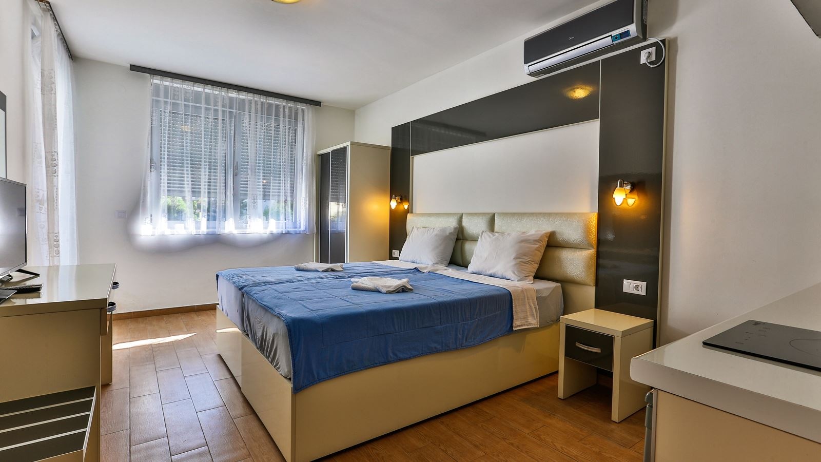 rooms-studio-apartment-02