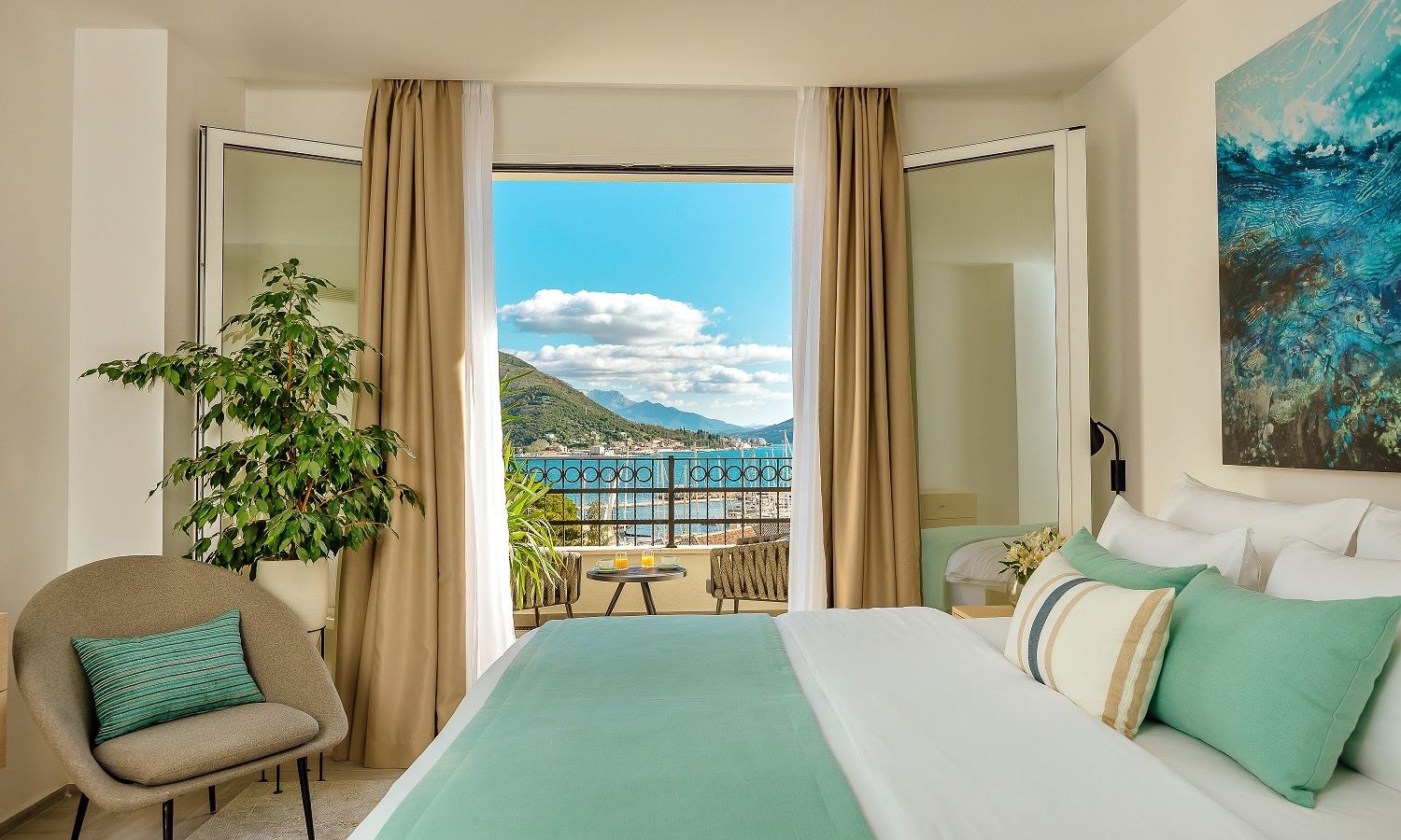 rooms-studio-sea-view-balcony-contemporary-building