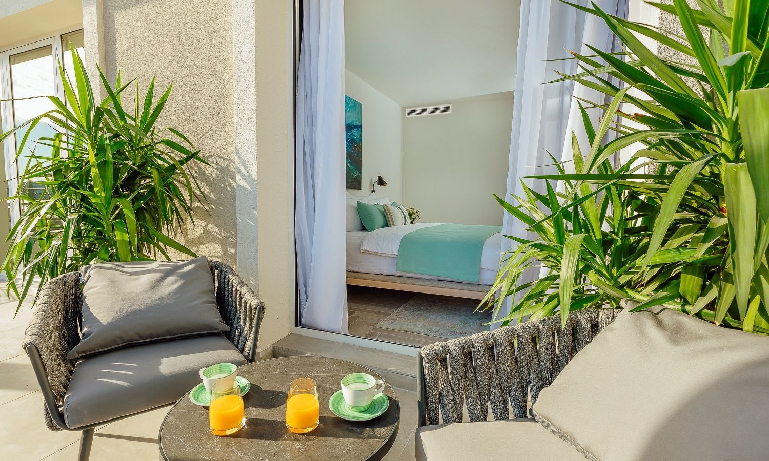 rooms-studio-park-view-balcony-contemporary-building