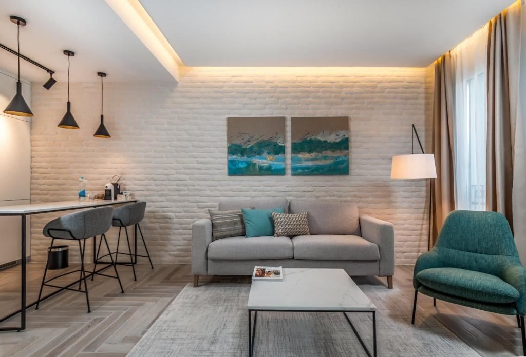 rooms-studio-sea-view-balcony-contemporary-building