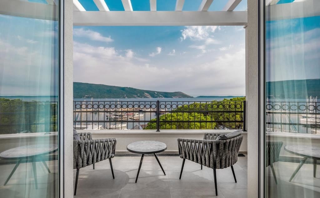 rooms-superior-room-sea-view