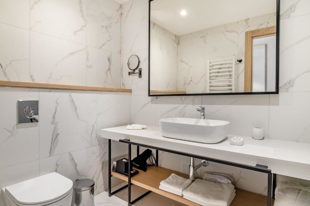 rooms-studio-with-kitchen-contemporary-building