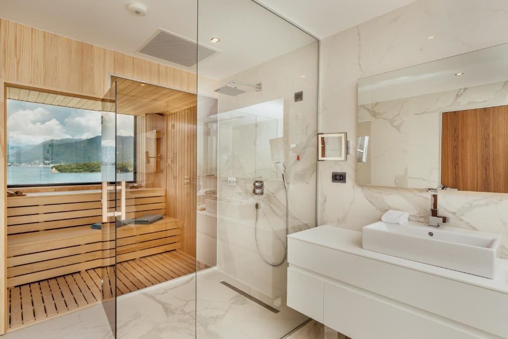 rooms-signature-suite-sea-view