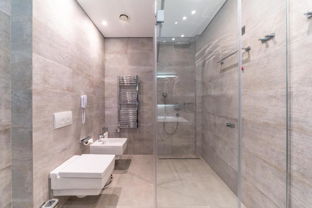 rooms-covet-room-land-view