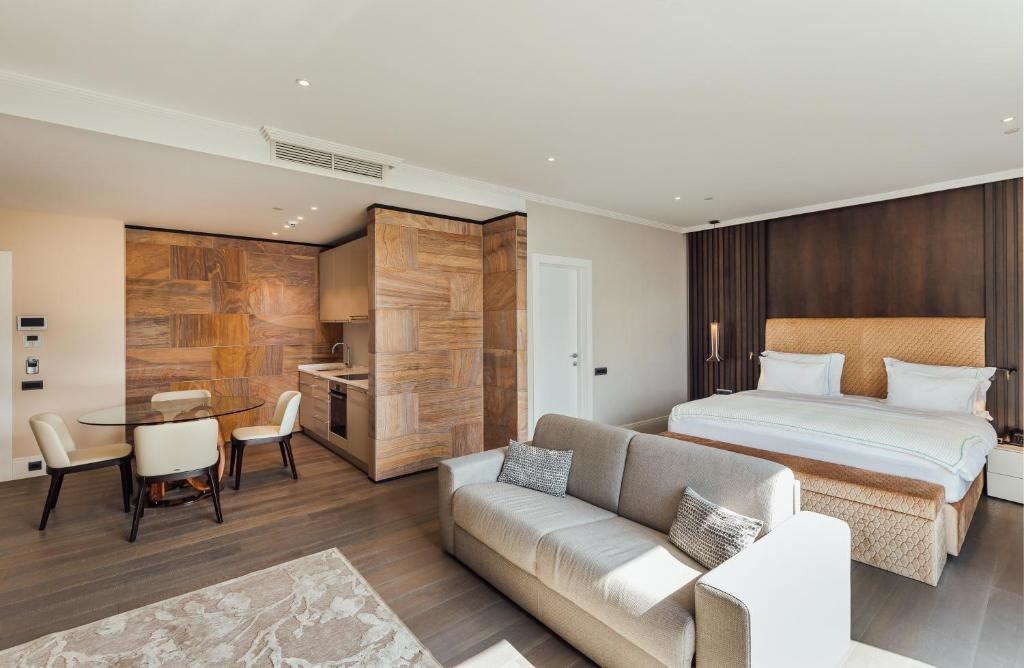 rooms-studio-land-view