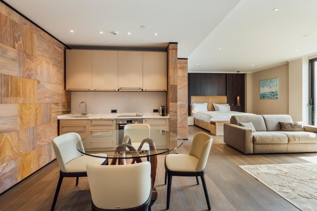 rooms-studio-land-view