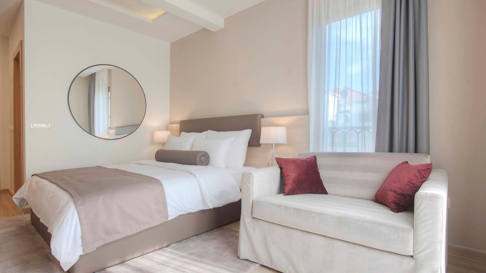 rooms-standard-double-room-french-balcony