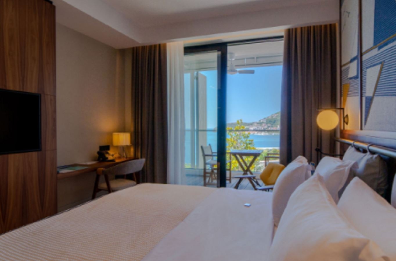 rooms-deluxe-room-sea-view