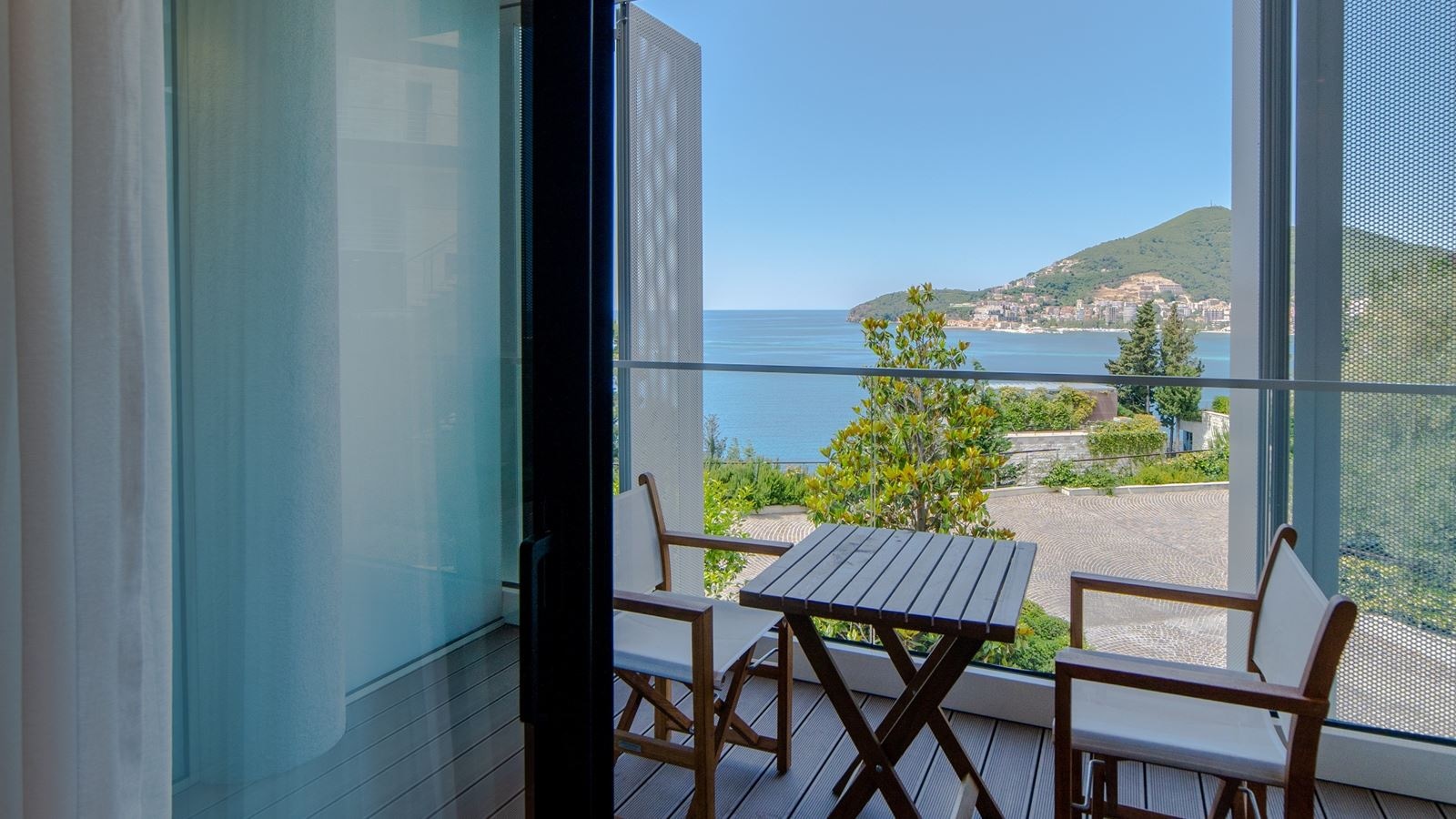 rooms-deluxe-room-sea-view-with-terrace