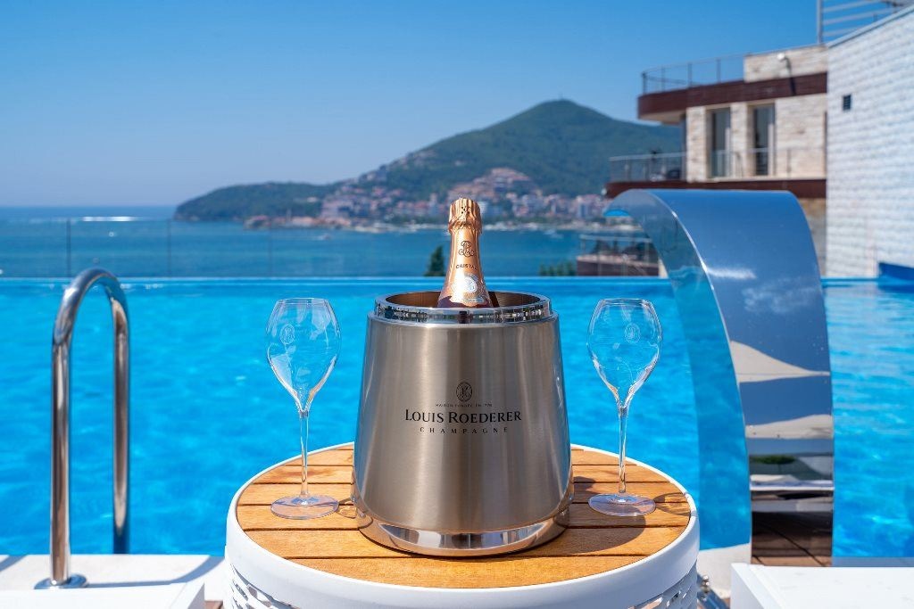 bars-pool-bar--infinity-pool-club