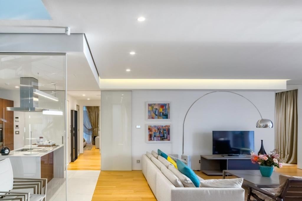 rooms-three-bedrooms-penthouse-sea-side-line