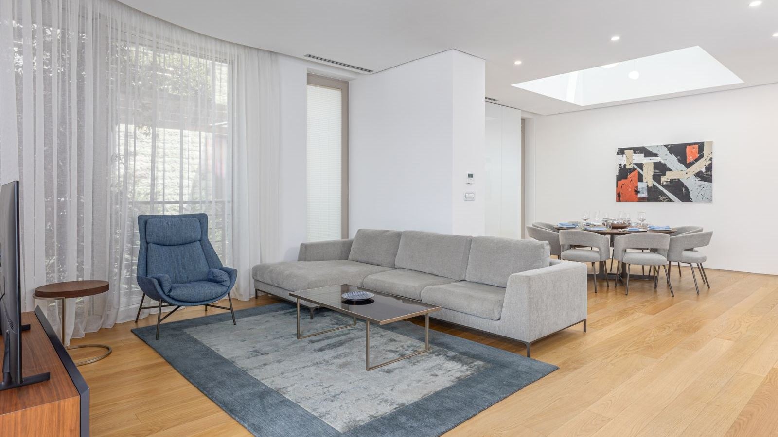 rooms-four-bedrooms-residence-garden-line