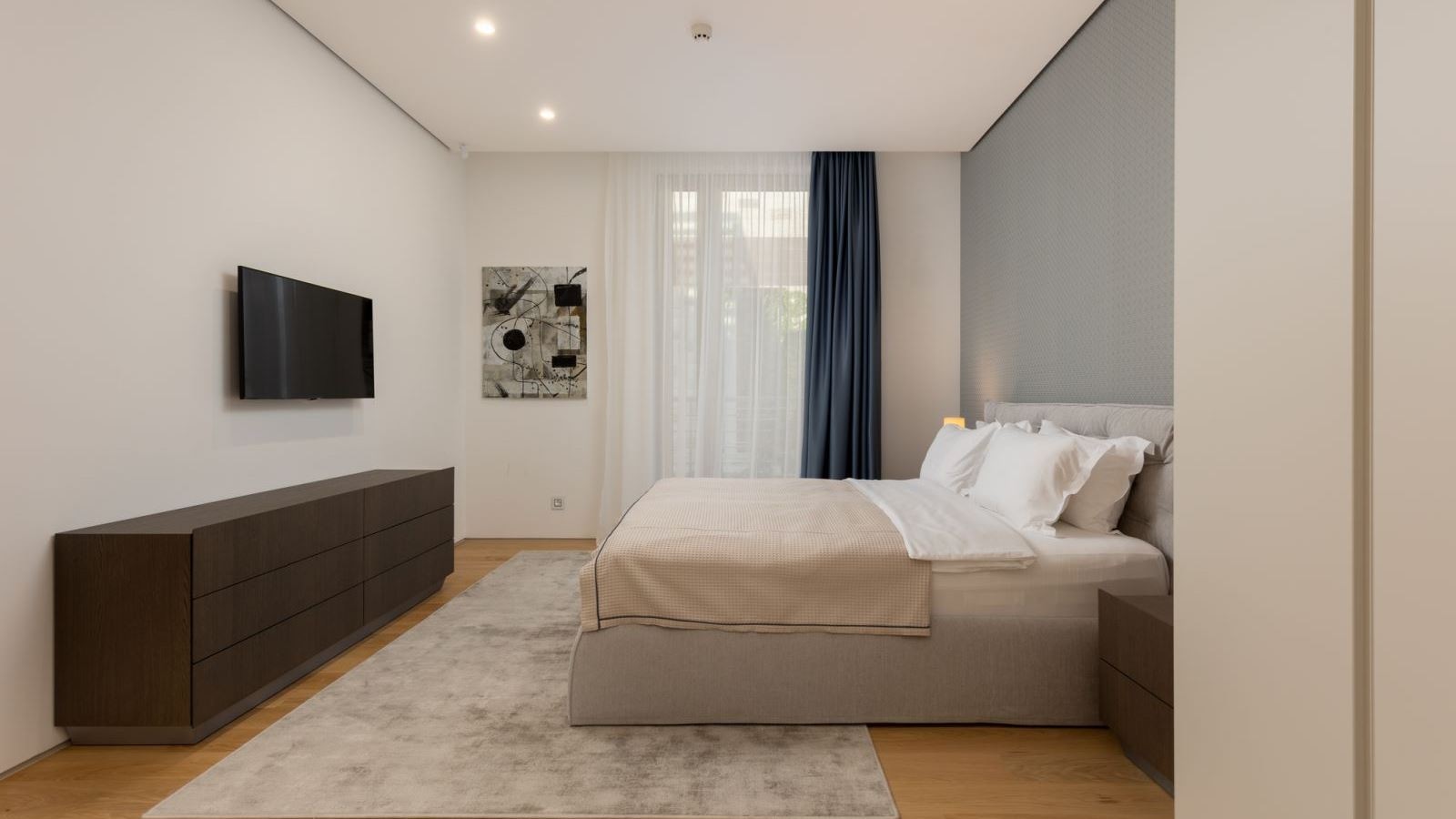 rooms-four-bedrooms-residence-garden-line