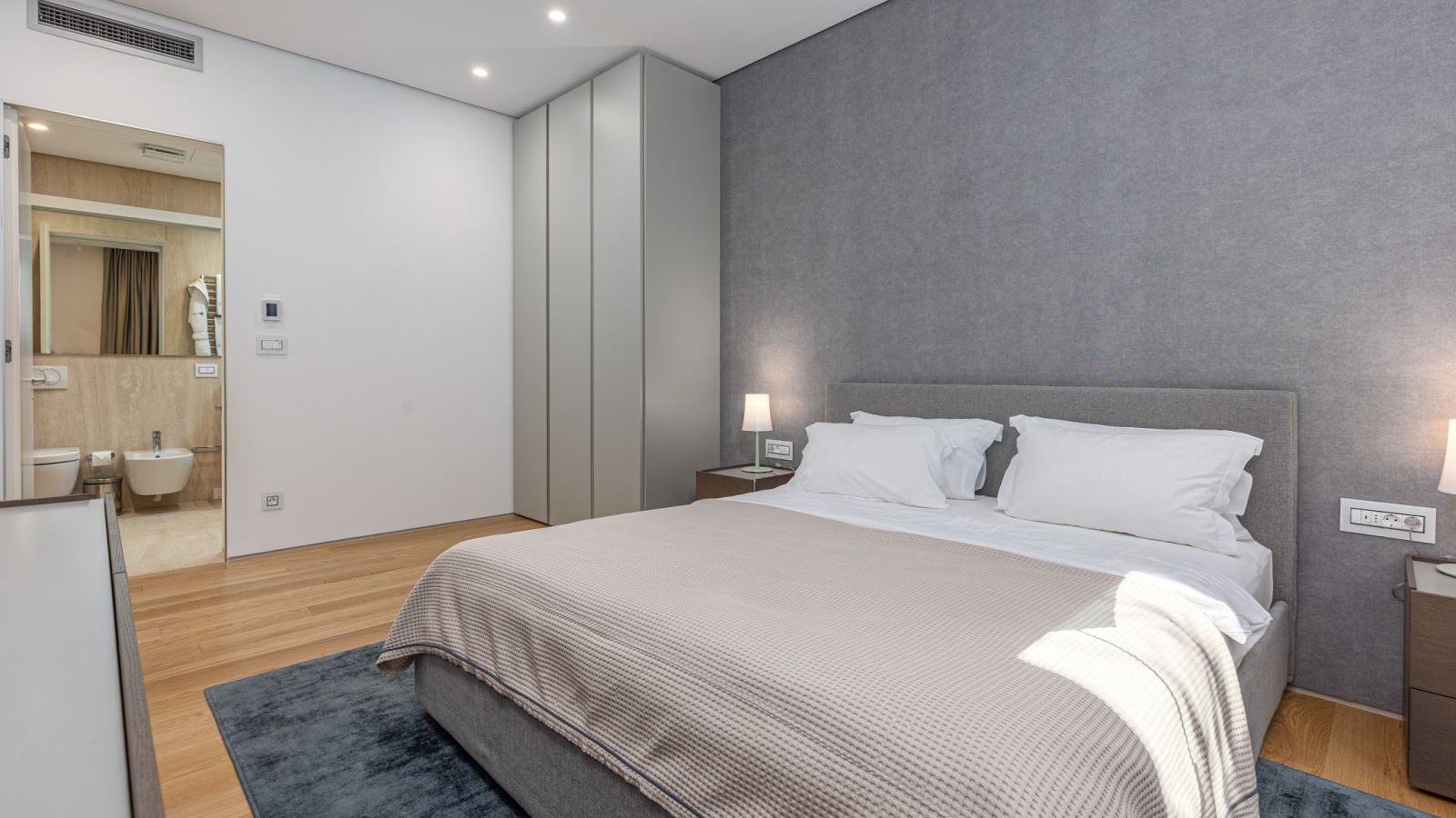 rooms-four-bedrooms-residence-garden-line