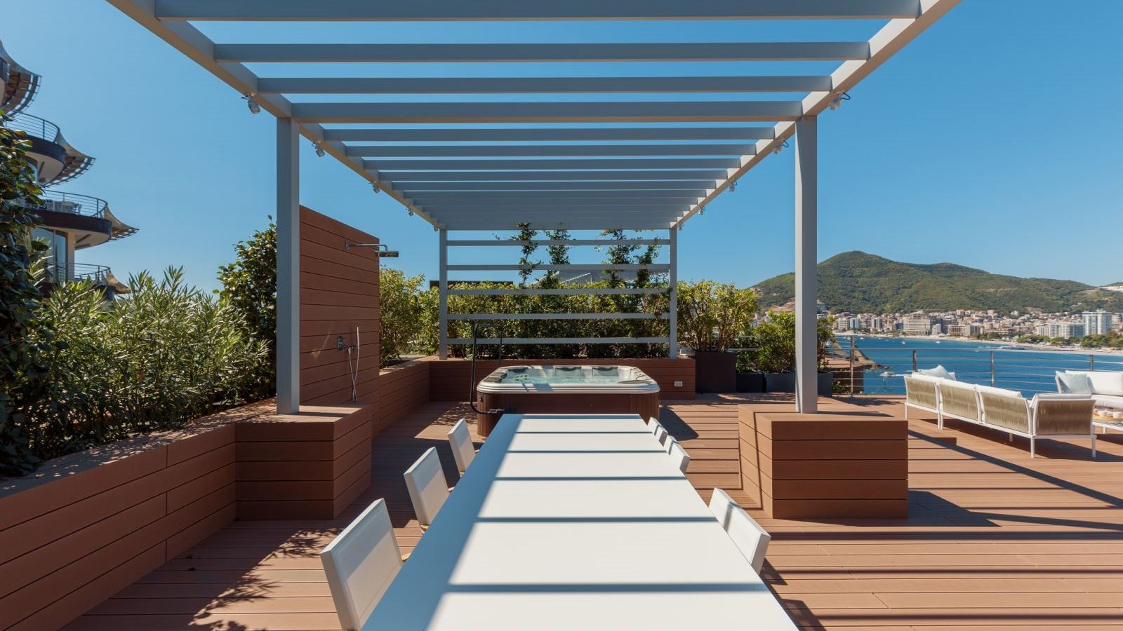 rooms-four-bedrooms-penthouse-garden-line