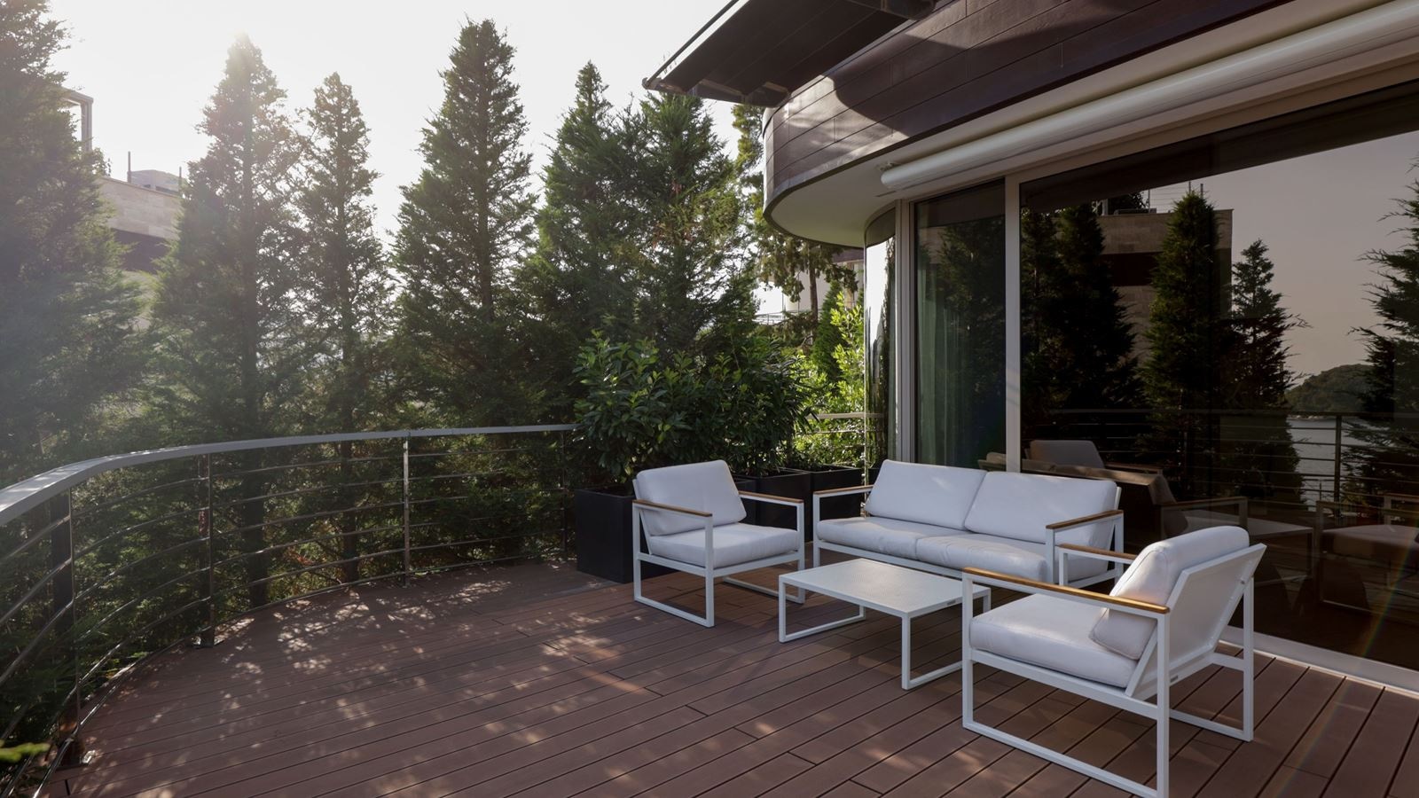 rooms-three-bedrooms-residence-garden-line