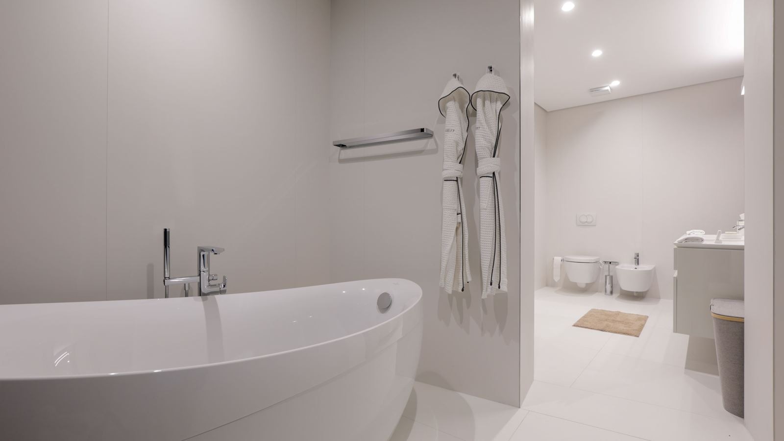 rooms-three-bedrooms-residence-garden-line