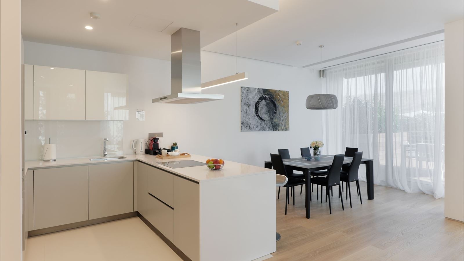 rooms-three-bedrooms-residence-garden-line