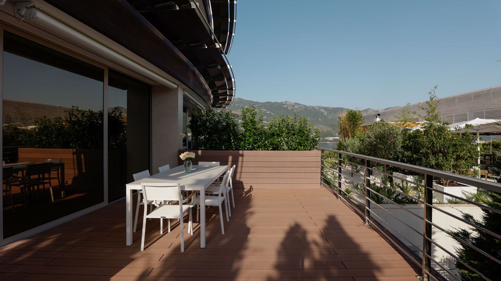 rooms-three-bedrooms-residence-garden-line