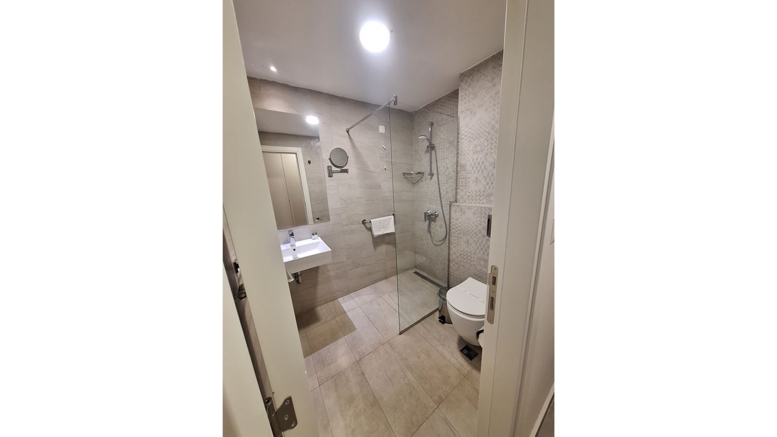 rooms-family-apartment