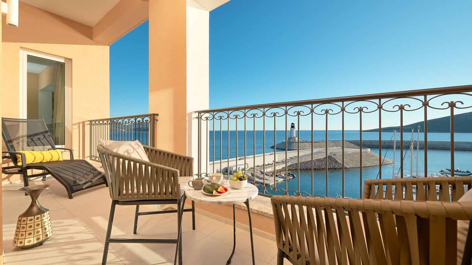 rooms-grand-deluxe-corner-suite