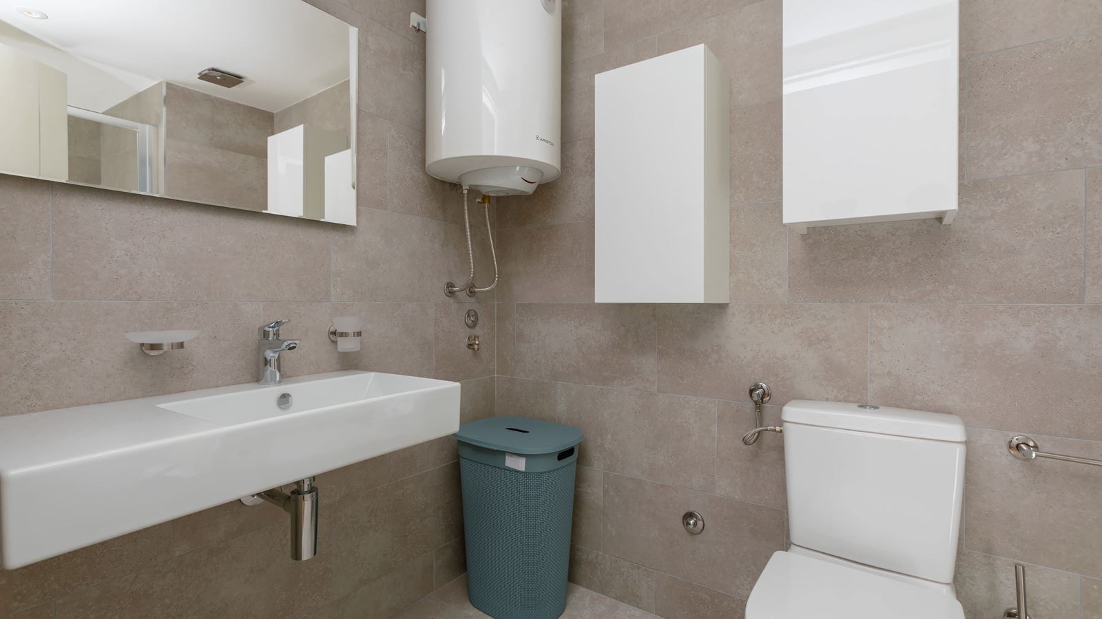 rooms-apartment-sea-view-with-balcony