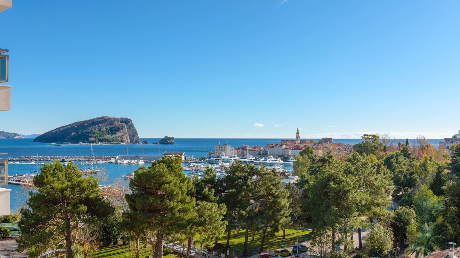 rooms-apartment-sea-view-with-balcony
