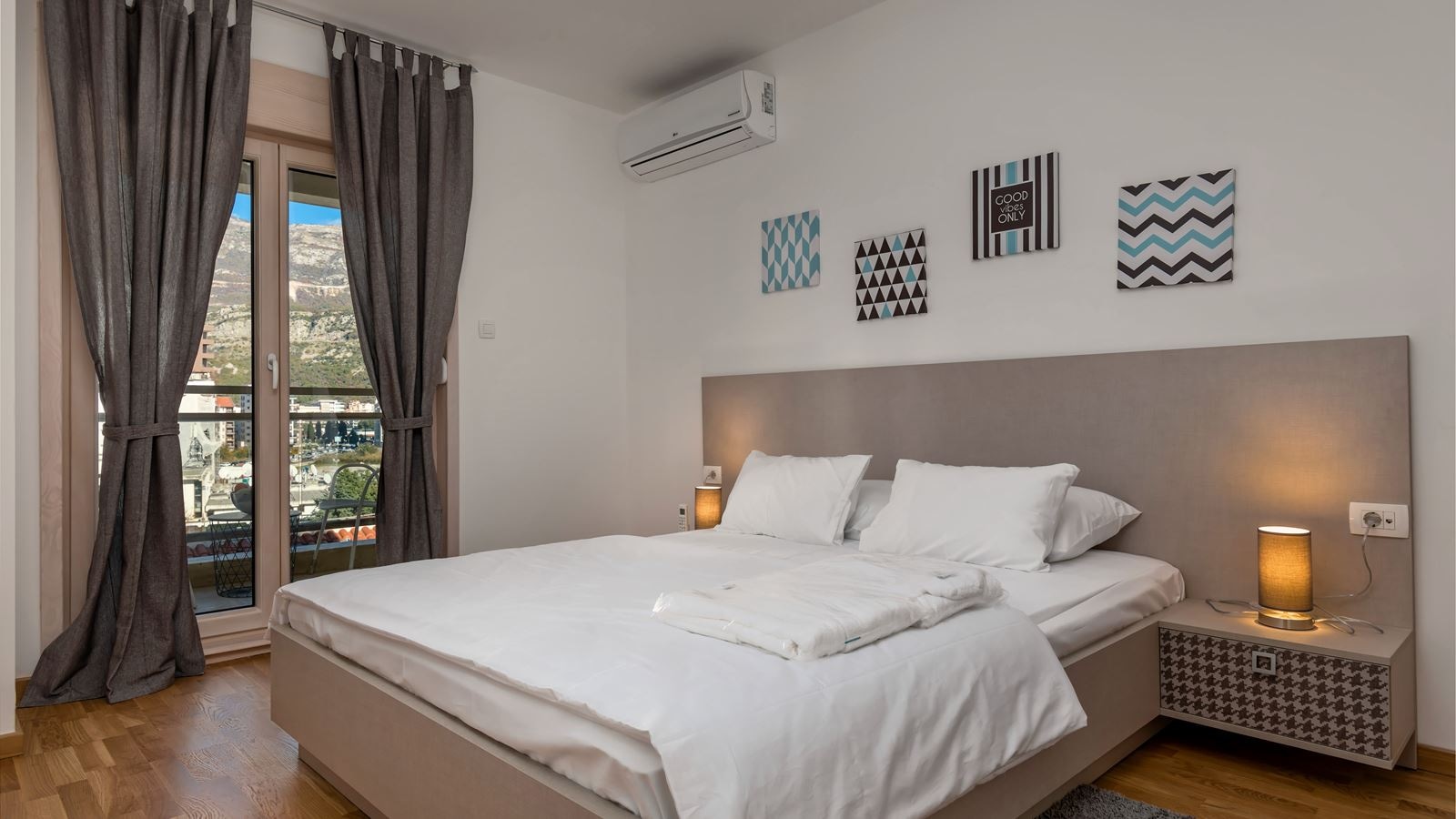 rooms-apartment-comfort-sea-view