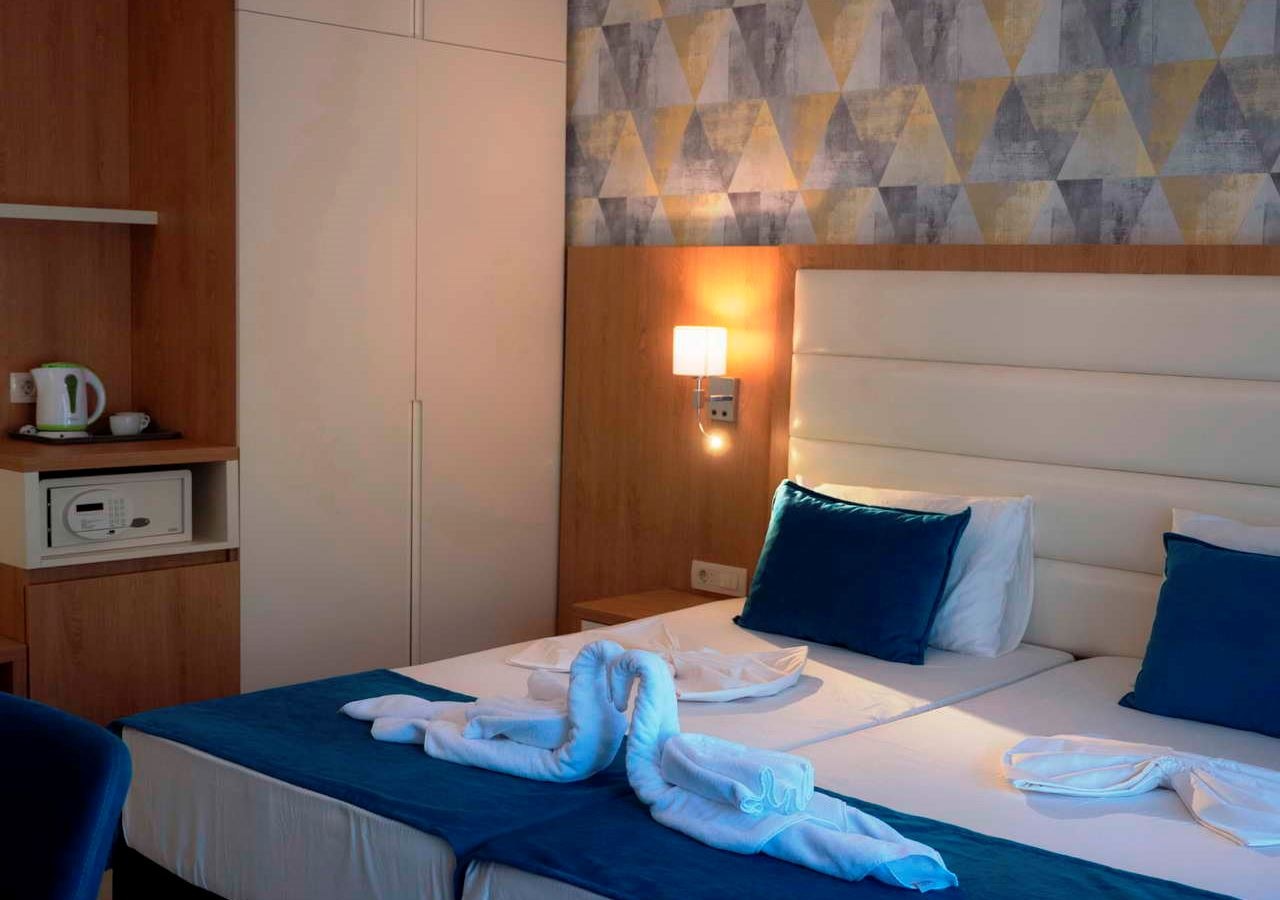 rooms-standard-room-in-main-building-or-marina-building