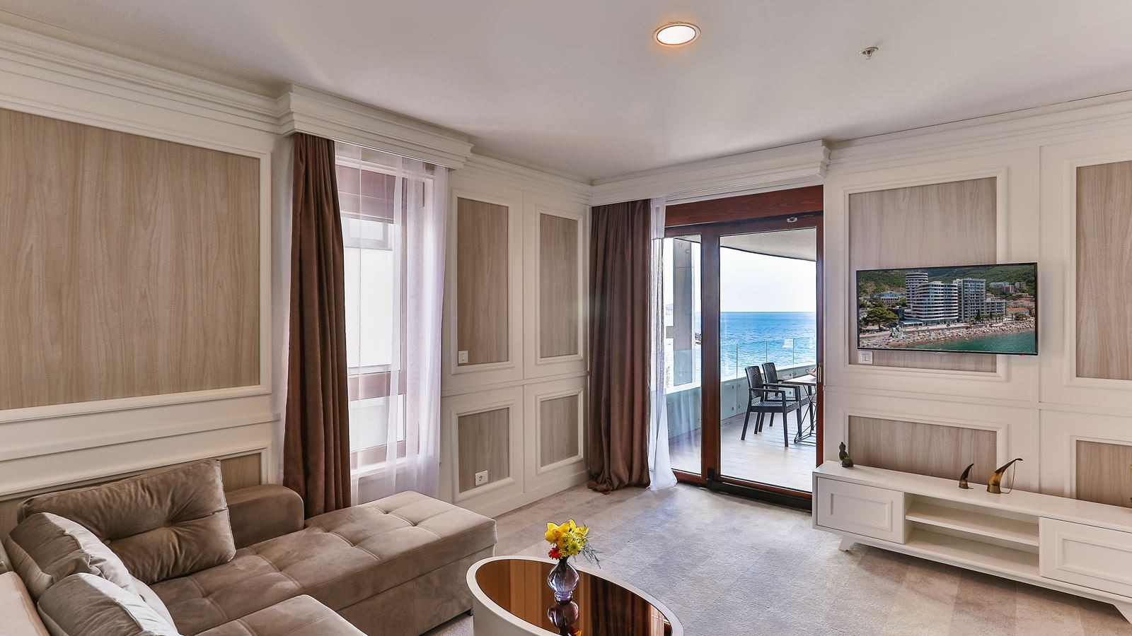 rooms-queen-suite-with-sea-view