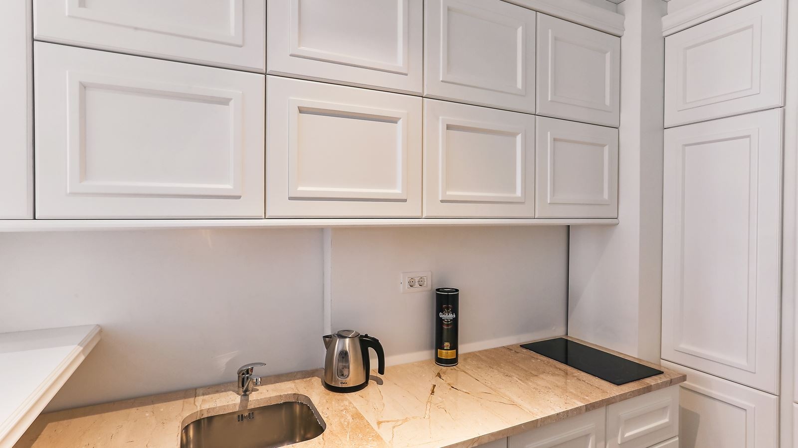 rooms-queen-suite-with-sea-view